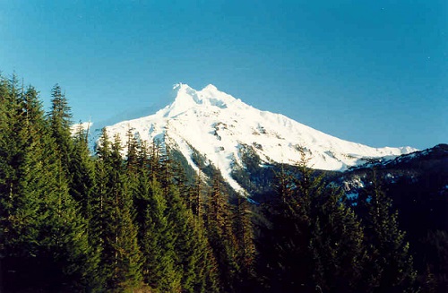 Stratovolcano in the Oregon Cascade Mountains