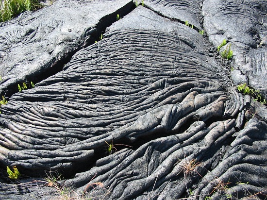 How Does a Pahoehoe Lava Flow Form and Transition?