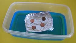 https://www.kids-fun-science.com/images/xtin-foil-boats.jpg.pagespeed.ic.dhnZrz5gMR.jpg